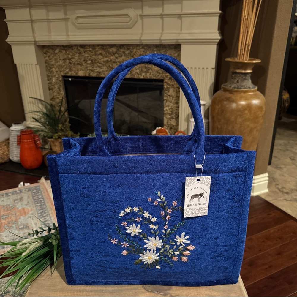 🔥PRICE FIRM Wolf & Willa Indigo Embroidered Floral Chenille Tote, Artsy, NWT*